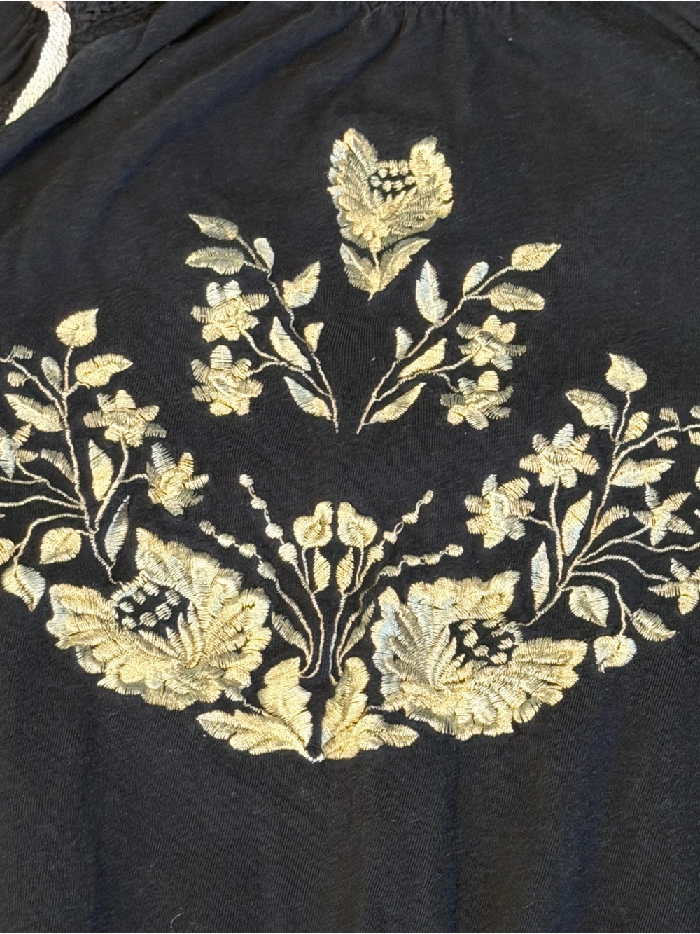 Free People Black & Ivory Embroidered Floral Top – Size Medium | Sleeveless Boho - Picture 4 of 6